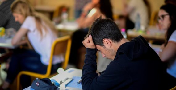 Emergenza lavoro: attenzione giovani, il diploma non serve più a nulla. Emergenza lavoro: attenzione giovani, il diploma non serve più a nulla.