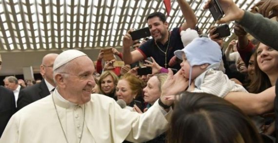 Papa Francesco: chi non vede le lacrime dei poveri ha il cuore di pietra, la preghiera può far intenerire il cuore. Papa Francesco: chi non vede le lacrime dei poveri ha il cuore di pietra, la preghiera può far intenerire il cuore.