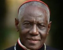 Il cardinal Sarah: “La Chiesa è diventata un covo di tenebre, Dio o niente”. Il cardinal Sarah: “La Chiesa è diventata un covo di tenebre, Dio o niente”.