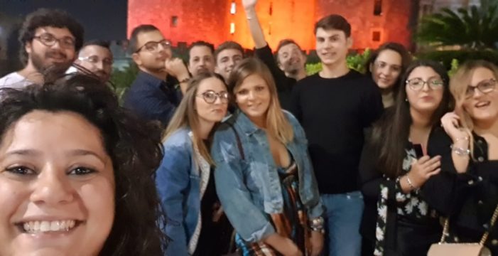 Un gruppo di giovani della D.C. della Puglia ed il nuovo Segretario regionale D.C. Antonio Campaniello insieme per un fine settimana alle falde del Vesuvio ! Un gruppo di giovani della D.C. della Puglia ed il nuovo Segretario regionale D.C. Antonio Campaniello insieme per un fine settimana alle falde del Vesuvio !