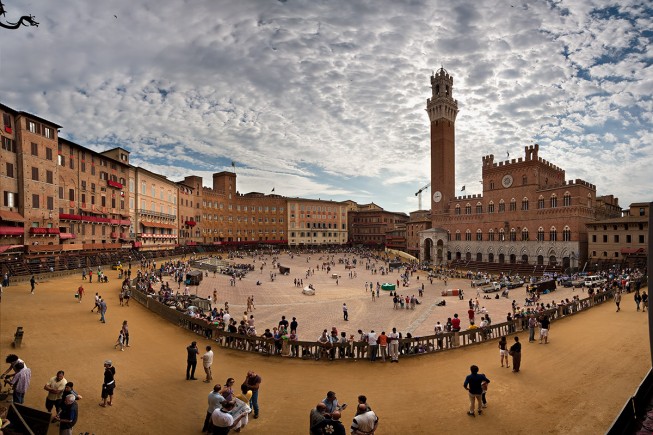 ALLE ELEZIONI COMUNALI DI SIENA, IL MOVIMENTO CINQUE STELLE  STRANAMENTE NON E’ PRESENTE CON NESSUNA LISTA DI CANDIDATI !