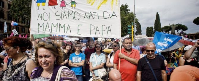 CONFERENZA STAMPA A ROMA DI CITIZENGO E GENERAZIONE FAMIGLIA CONTRO GLI ABUSI DEI SINDACI CHE HANNO ISCRITTO NELLE ANAGRAFI I FIGLI DI COPPIE OMOSESSUALI