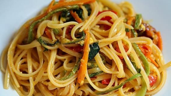 La ricetta del giorno: linguine con verdure croccanti.