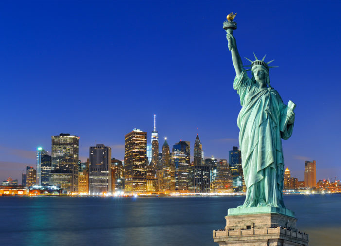 La statua della libertà compie 133 anni : svetta all’entrata del porto di New York.