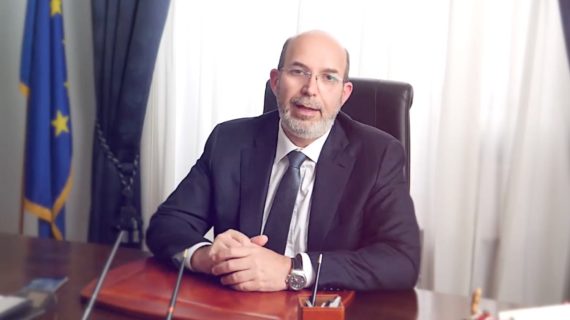 Il Pentastellato Vito Crimi è il nuovo sottosegretario alla Presidenza del Consiglio con delega all’editoria. Il Pentastellato Vito Crimi è il nuovo sottosegretario alla Presidenza del Consiglio con delega all’editoria.