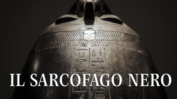 Mistero dell’antico Egitto: rinvenuto un enorme sarcofago nero sigillato. Ma poi…..