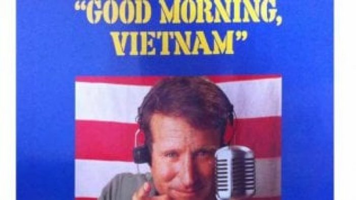 Usa, Morto Adrian Cronauer, mitico Dj di Good Morning Vietnam: nel film Robin Williams era lo speaker.