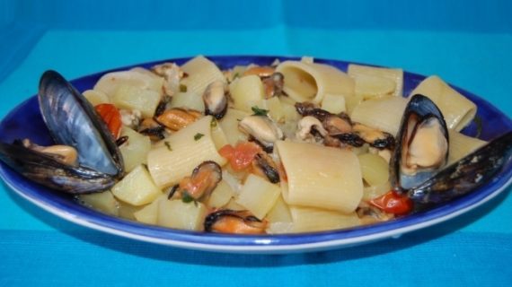 Paccheri con cozze e patate : la ricetta di MGL.