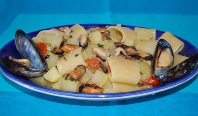 Paccheri con cozze e patate : la ricetta di MGL.