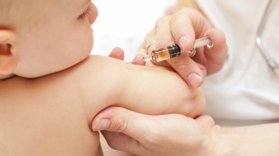 La mediocrazia al potere in Italia: la questione dei vaccini.