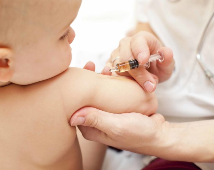 La mediocrazia al potere in Italia: la questione dei vaccini.