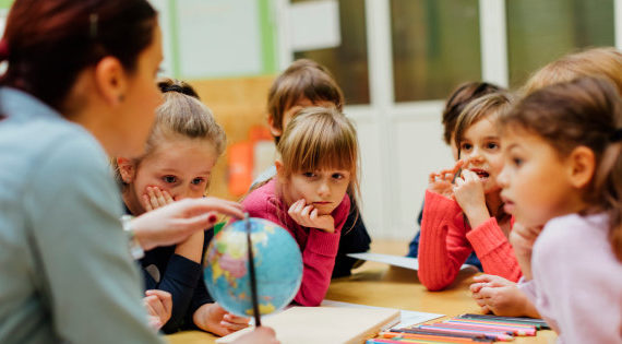 L’educazione civica, una priorità per le scuole italiane, la DC dice si al riavvio.