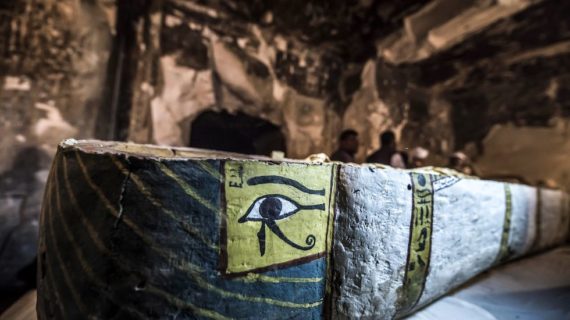 A Luxor, in Egitto: scoperta una tomba con Sacofagi e diverse mummie