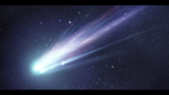 Occhi puntati al cielo: è stata la notte della cometa di Natale.