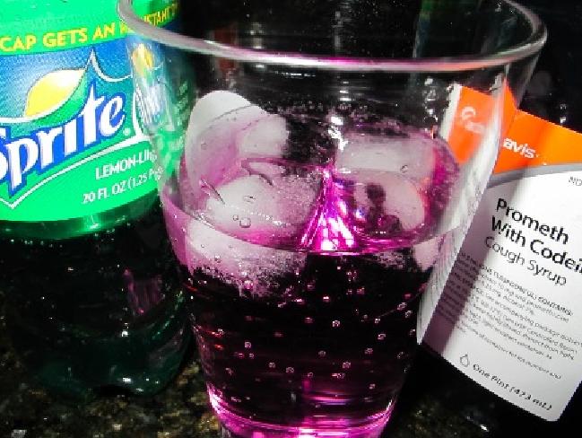 ”Purple Drank”: La nuova moda stupefacente dei giovani che ti brucia il cervello.