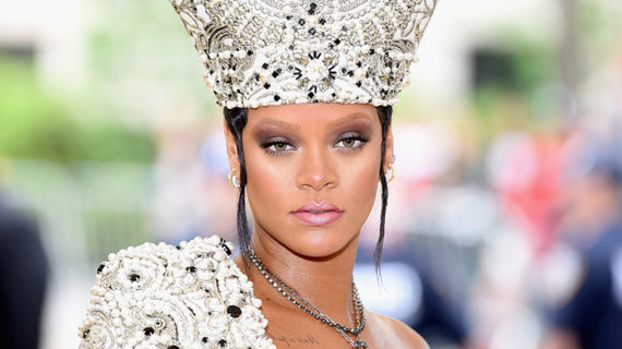 Rihanna : lancia un marchio di moda in collaborazione con LVMH. Rihanna : lancia un marchio di moda in collaborazione con LVMH.