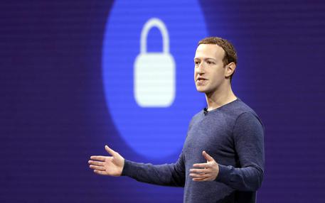 Zuckerberg invoca nuove regole, Il padre di Facebook dice:  “Le elezioni vanno protette”