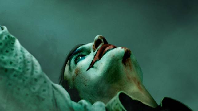 Joker : ecco il primo teaser trailer del film con Joaquin Phoenix nei panni del villain.