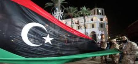 Libia: Tripoli nel pieno caos, gente in strada contro Haftar. Macron è complice?