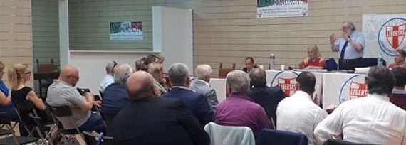 “Benvenuti al centro !”: si è svolta a Roma la riunione della Direzione nazionale della Democrazia Cristiana presieduta dal Segretario politico nazionale D.C. Angelo Sandri. “Benvenuti al centro !”: si è svolta a Roma la riunione della Direzione nazionale della Democrazia Cristiana presieduta dal Segretario politico nazionale D.C. Angelo Sandri.