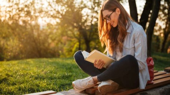 Franco Capanna -Sindacalista Teramo – citando Flaubert: “Non leggete come fanno i bambini per divertirvi o come fanno gli ambiziosi per istruirvi, leggete per vivere !”