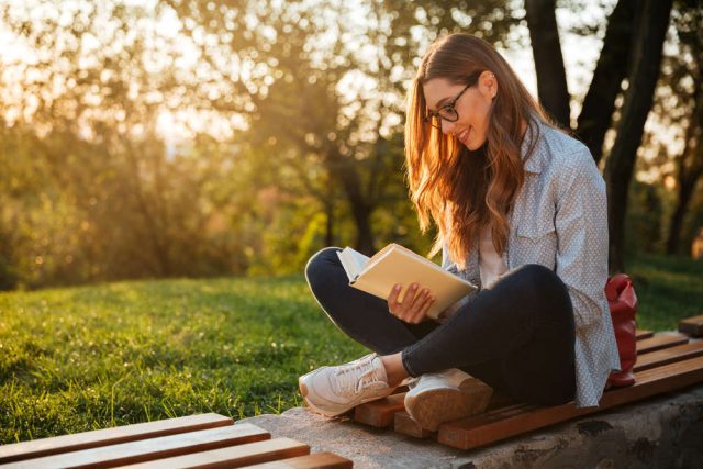 Franco Capanna -Sindacalista Teramo – citando Flaubert: “Non leggete come fanno i bambini per divertirvi o come fanno gli ambiziosi per istruirvi, leggete per vivere !”