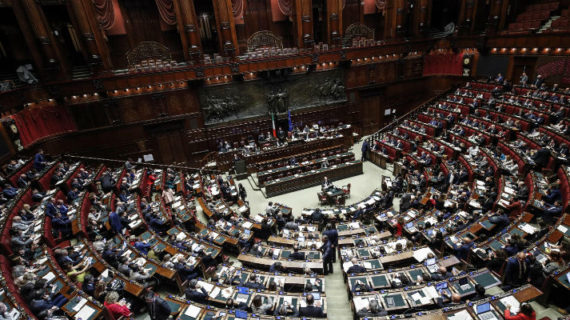 La Camera dei Deputati ha approvato il taglio dei parlamentari.