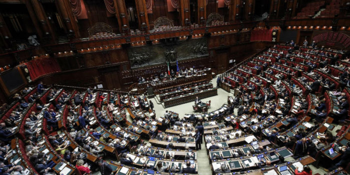 La Camera dei Deputati ha approvato il taglio dei parlamentari.