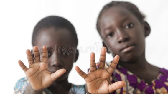 Il grido di un ragazzo africano: “In mare si muore una sola volta, da noi tutti i giorni !”.