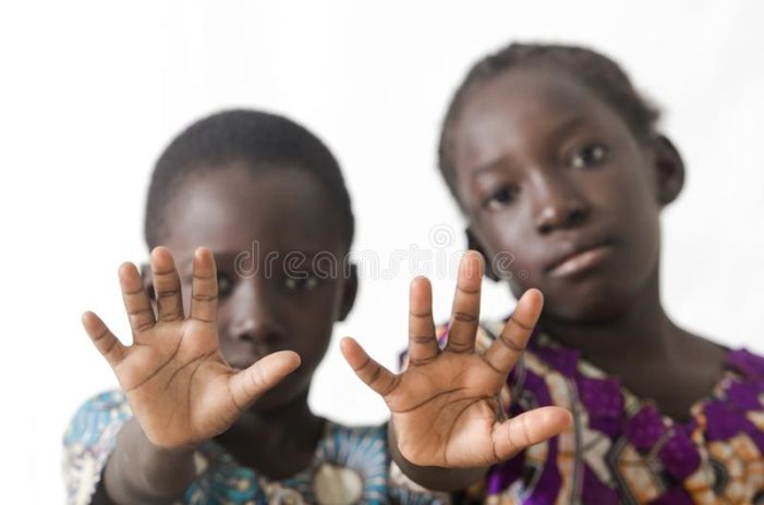 Il grido di un ragazzo africano: “In mare si muore una sola volta, da noi tutti i giorni !”.