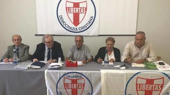 Si riunisce quest’oggi a Lamezia Terme (CZ) il Consiglio Direttivo della Democrazia Cristiana regione Calabria presieduto dal Segretario regionale D.C. Francesco Zoleo >. Si riunisce quest’oggi a Lamezia Terme (CZ) il Consiglio Direttivo della Democrazia Cristiana regione Calabria presieduto dal Segretario regionale D.C. Francesco Zoleo >.