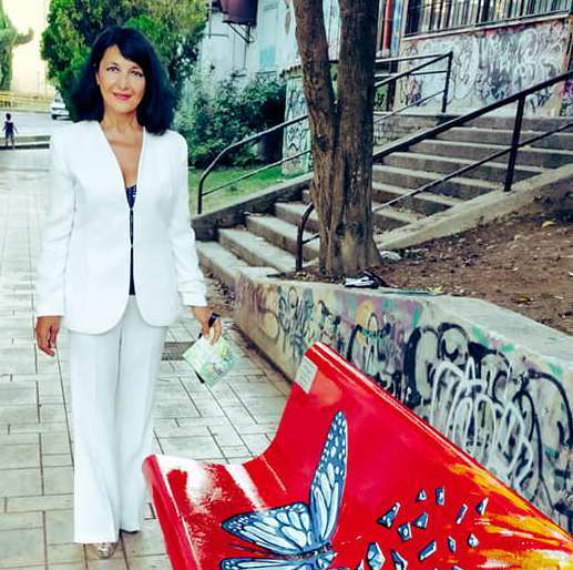 Inaugurata a Monterotondo (provincia di Roma) la terza “panchina rossa d’arte” dedicata alle donne ad opera di Pietra Barrasso