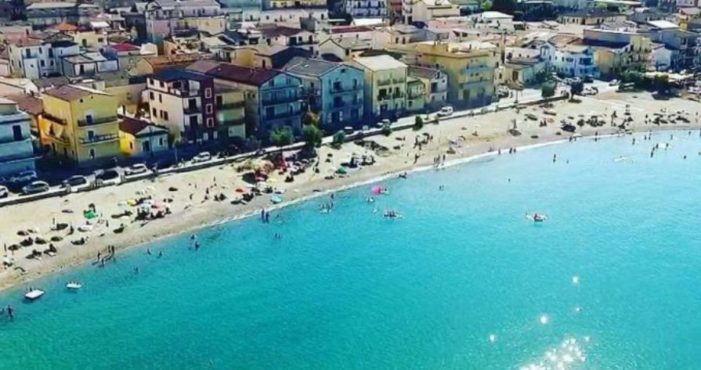 LE GRAVI PROBLEMATICHE SANITARIE NEL COMUNE DI CARIATI (PROVINCIA DI COSENZA) RISCHIANO DI COMPROMETTERE IL COMPARTO TURISTICO IN UNO DEI COMUNI PIU’ BELLI DELLA CALABRIA