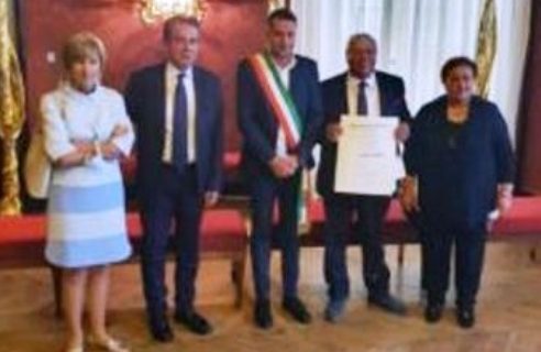 Conferito ufficialmente il cavalieriato al monteprandonese Franco Caponi.