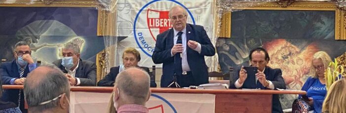 Una risposta ai sedicenti contestatori della Democrazia Cristiana che permane in buona saluta ed in continua espansione su tutto il territorio nazionale !