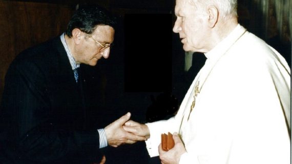 Giulio Tarro: quando salvai la vita a Papa Voijtyla. A cura di Angelo Sandri e Raffaele Vicedomini.