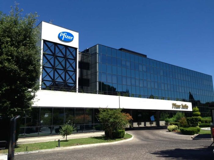 Il farmaco anticovid “Paxlovid” prodotto e confezionato nello stabilimento Pfizer ad Ascoli Piceno