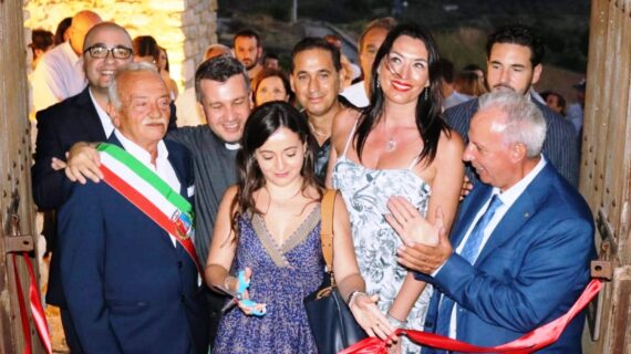 GRANDE SUCCESSO DI PUBBLICO E DI CRITICA PER LA SECONDA COLLETTIVA INTERNAZIONALE D’ARTE (IN CORSO DI SVOLGIMENTO DAL 16 AL 21 AGOSTO 2022 ) A CEFALA’ DIANA (IN PROVINCIA DI PALERMO). 
