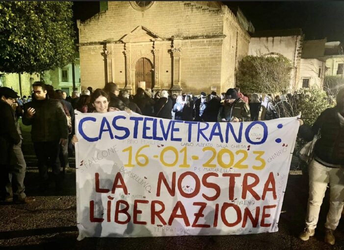 Castelvetrano (Trapani) in festa per la cattura di Matteo Messina Denaro: ” Ora siamo finalmente liberi ! “.