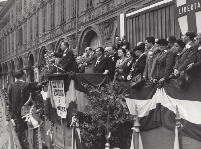 Quando la politica si faceva con i bei comizi di piazza !