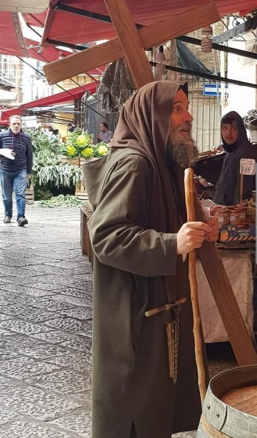 Palermo: in fila al capezzale di Biagio Conte sperando nell’ultimo miracolo del missionario laico !