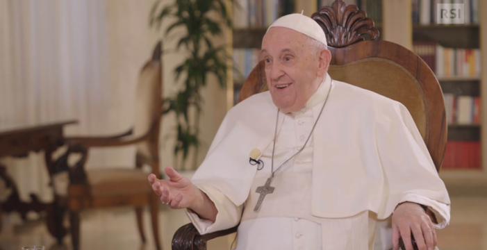 Papa Bergoglio ” Siamo in una guerra mondiale. E’ cominciata a pezzetti”