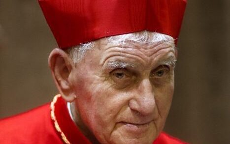 Il Cardinal Ernest Simoni: “Mettevo da parte le briciole di pane e spremevo gli acini di uva e facevo la consacrazione” Il Cardinal Ernest Simoni: “Mettevo da parte le briciole di pane e spremevo gli acini di uva e facevo la consacrazione”