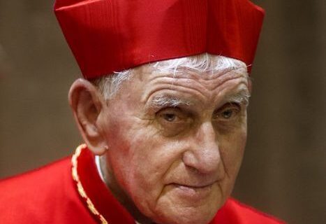 Il Cardinal Ernest Simoni: “Mettevo da parte le briciole di pane e spremevo gli acini di uva e facevo la consacrazione”