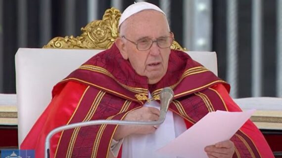 Papa Bergoglio: “Anche io ho bisogno di una dolce carezza di Dio”