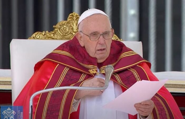 Papa Bergoglio: “Anche io ho bisogno di una dolce carezza di Dio”