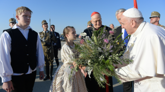 Il Santo Padre in Ungheria “Un avvenire pieno di culle non di tombe”.