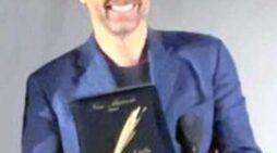 La “Crolla d’oro” 2023 assegnata all’attore Neri Marcorè !
