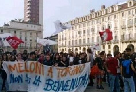 LA ASSAI “CALDA” ACCOGLIENZA RISERVATA A GIORGIA MELONI A TORINO !