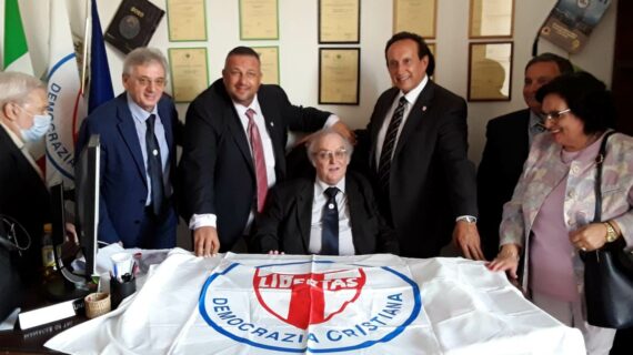 ANCHE LA DEMOCRAZIA CRISTIANA PONTINA HA VOLUTO FESTEGGIARE IL NOVANTUNESIMO COMPLEANNO DI FONDAZIONE DELLA CITTA’ DI LATINA ANCHE LA DEMOCRAZIA CRISTIANA PONTINA HA VOLUTO FESTEGGIARE IL NOVANTUNESIMO COMPLEANNO DI FONDAZIONE DELLA CITTA’ DI LATINA